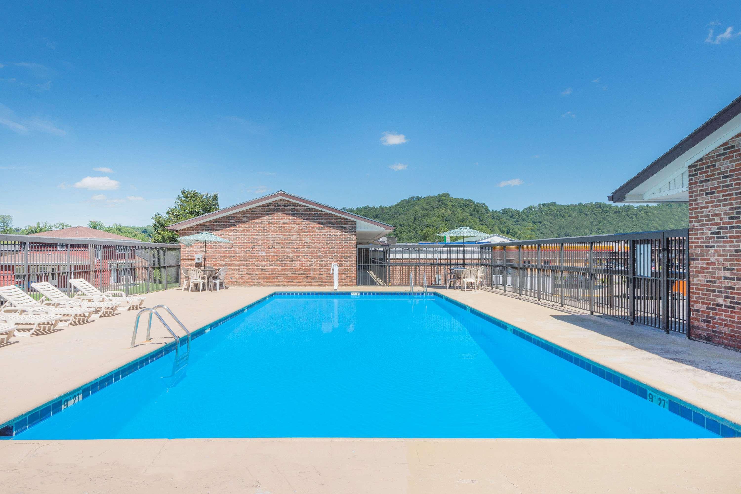 Days Inn By Wyndham Paintsville Exteriör bild