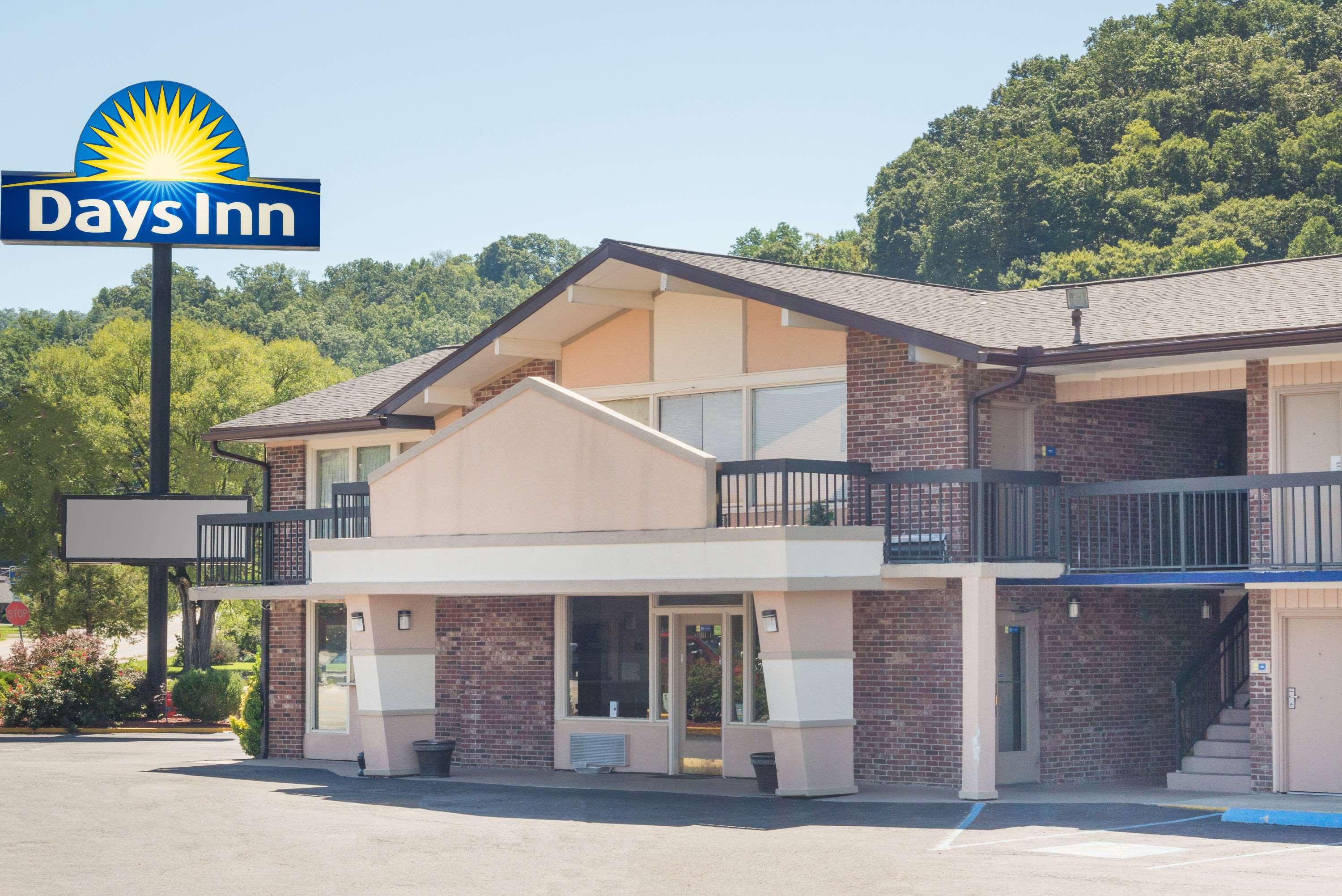 Days Inn By Wyndham Paintsville Exteriör bild