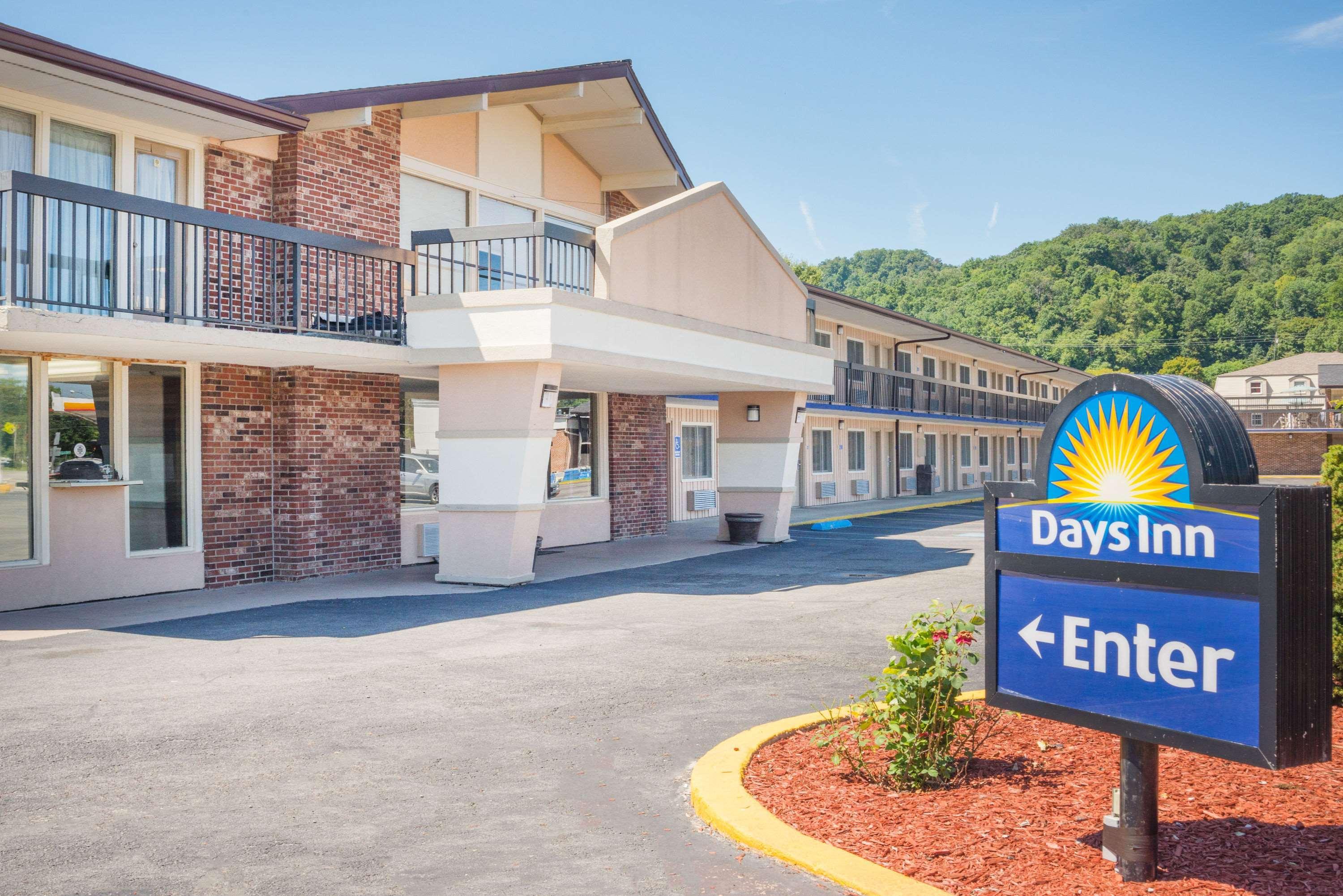 Days Inn By Wyndham Paintsville Exteriör bild