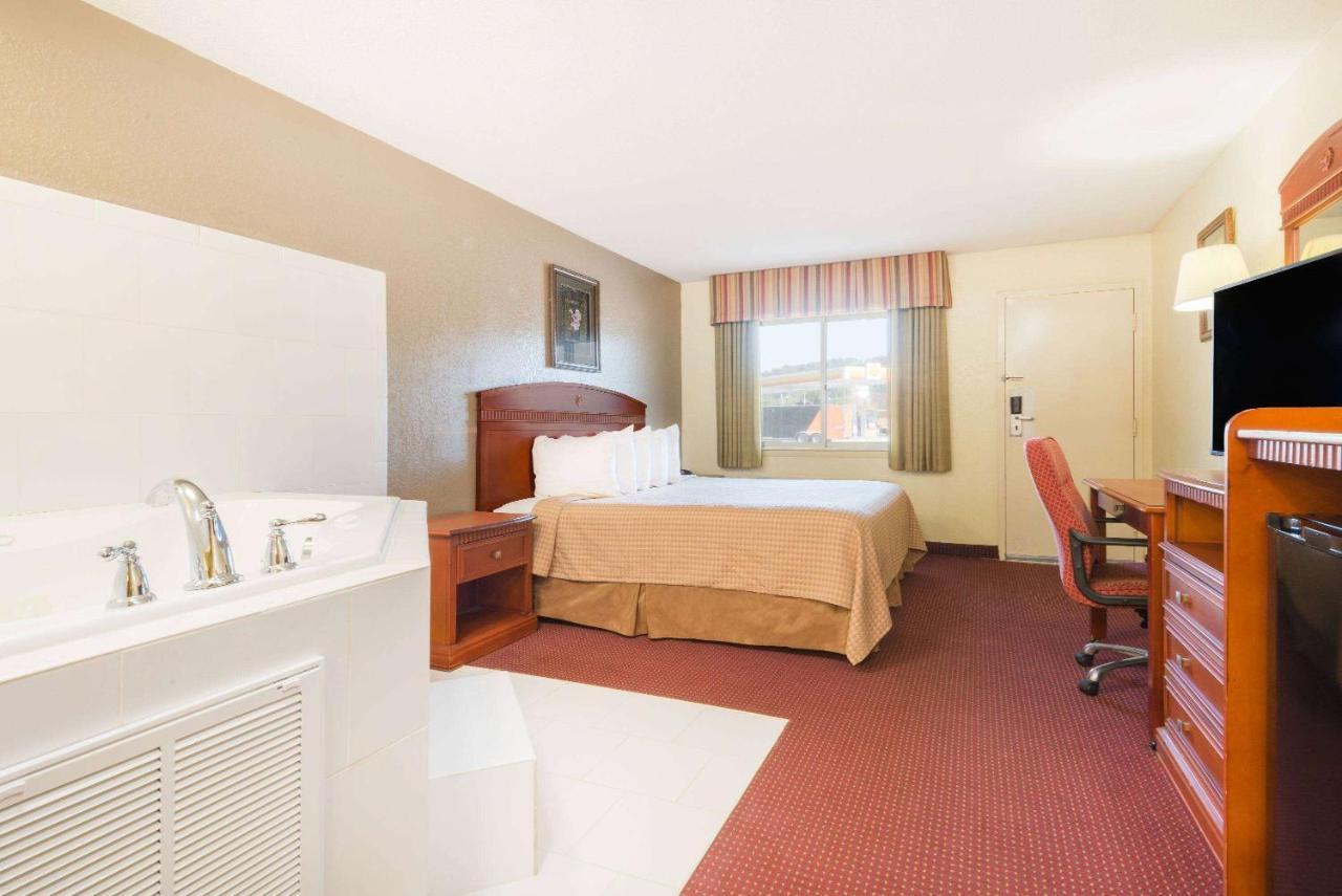 Days Inn By Wyndham Paintsville Exteriör bild