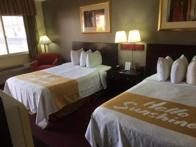 Days Inn By Wyndham Paintsville Exteriör bild