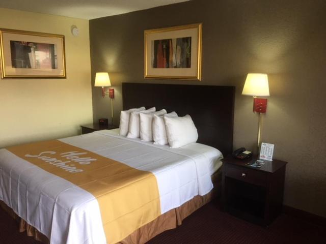Days Inn By Wyndham Paintsville Exteriör bild